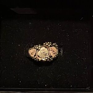 Elegant black hills Gold Leaf Motif Ring